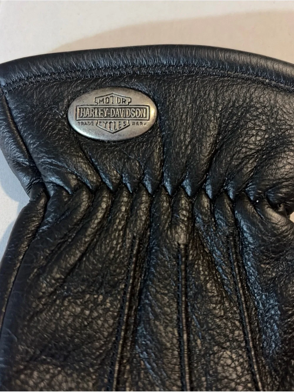 Harley-Davidson women’s size small Black Leather Riding Gloves HD emblem logo